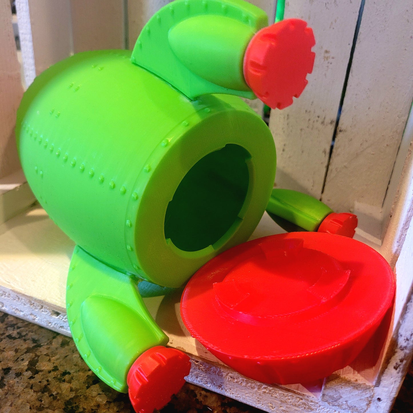 Retro Rocket Coin Bank – 3D Printed with Twist-Off Base (Green & Red)
